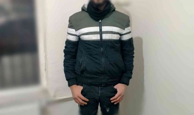 Güvenlik kamerası kayıt cihazını çalan hırsızları parmak izi yakalattı