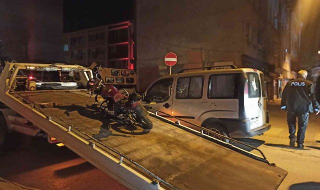 Hafif ticari araçla motosiklet çarpıştı: 1 yaralı