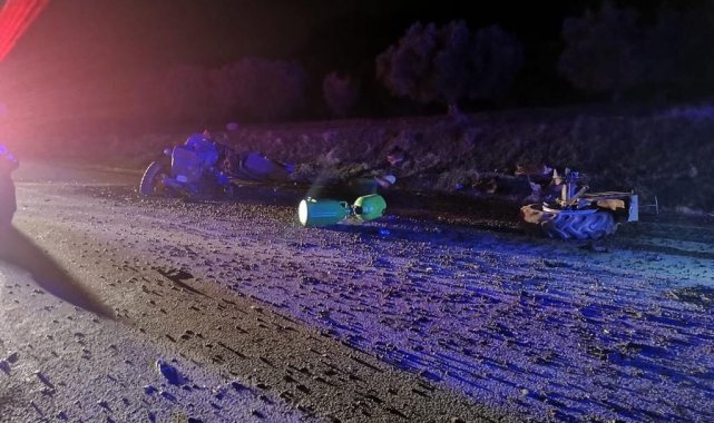 Hafif ticari ile çarpışan traktör ikiye bölündü: 2 yaralı