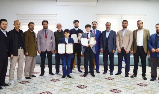 Hafızlık eğitimini tamamlayan 7 öğrenciye belgeleri verildi