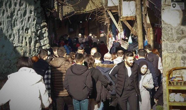 Hafta sonu güzel havada köyün nüfusu 70 kat arttı