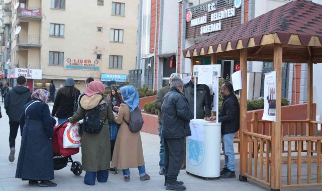 Hakkari Belediyesinden ücretsiz tiyatro bileti dağıtımı