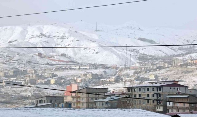 Hakkari beyaza büründü