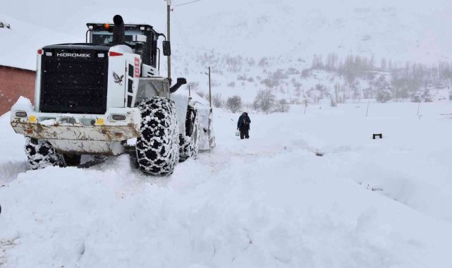 Hakkari İl Özel İdaresi; karla mücadele çalışması başlattı