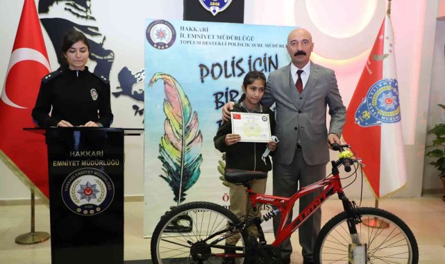 Hakkari polisi başarılı öğrencileri ödüllendirdi