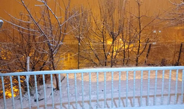 Hakkari'de kar yağışı etkili olmaya başladı