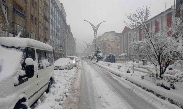 Hakkari'de okullar yarım gün tatil edildi