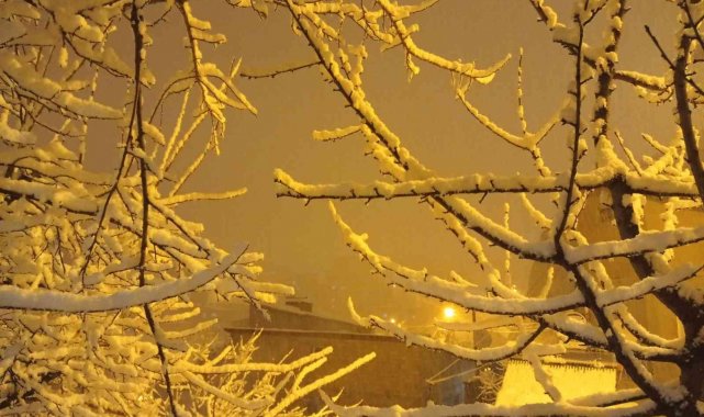 Hakkari&#039;de valiliğin kar uyarısının ardından yağış başladı