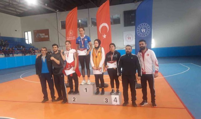 Hakkarili sporcular 7 madalya ile döndü