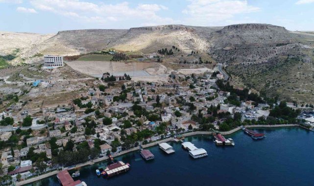 Halfeti'de 10 adet yüzer duba restoran ihale edilecek