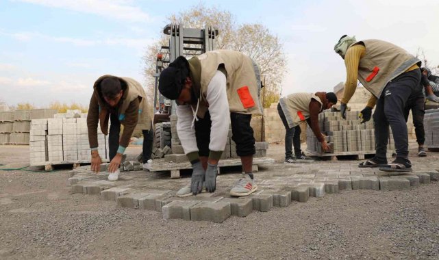 Haliliye'de asfalt ve parke çalışmaları sürüyor