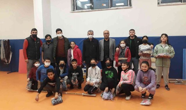 Halter sporcularına destekler devam ediyor