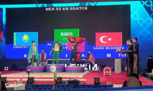 Halterde bronz madalya