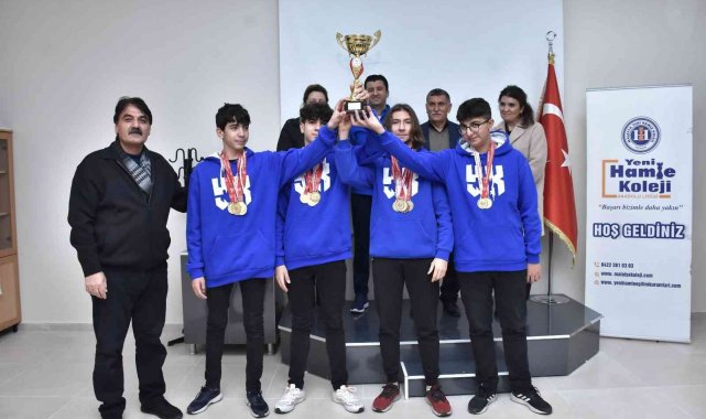 Hamle sporcuları yüzmede hamle yaptı