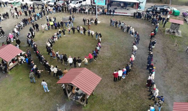 Hamsi festivalinde 3 bin kişiye 2 ton hamsi dağıtıldı