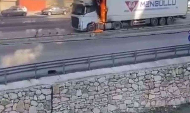 Hatay'da alev alan tır kullanılamaz hale geldi