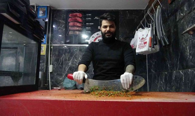 Hataylı kasap 1 dakikada kağıt kebabı hazırlıyor