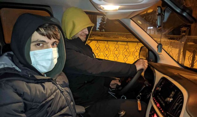 Hava eksi 23 derece, sürücüler gece nöbetine başladı