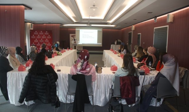 Hayat Hastanesi Gebe Okulu anne adaylarının yanında