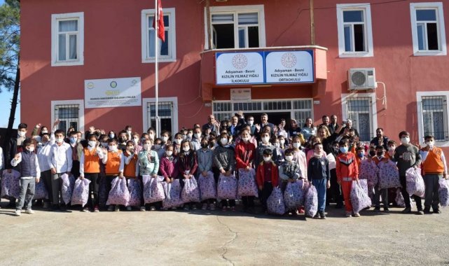 Hayırseverden öğrencilere kıyafet yardımı