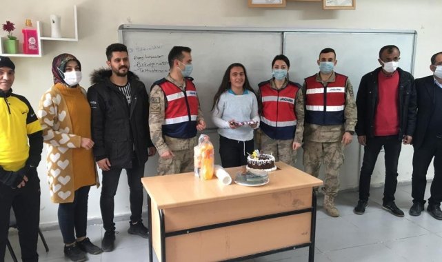 Hayranı olduğu jandarmadan lise öğrencisi Sosin'e doğum günü sürprizi