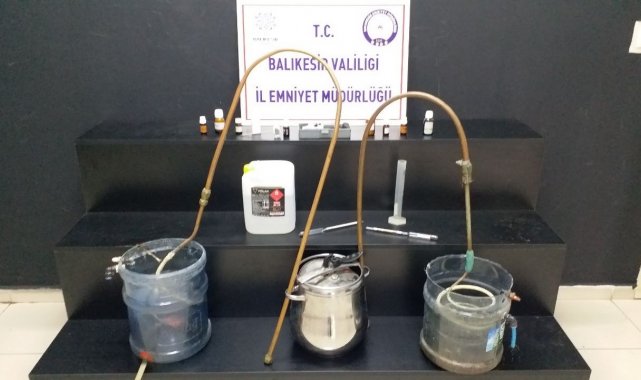 Hayvan damında kaçak alkol üretimine polis baskını