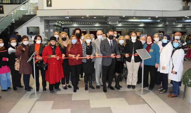 Hediyelik eşyalar sergide beğeniye sunuldu