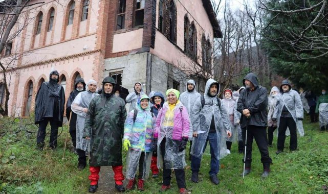 Hem tarihi mekanları keşfettiler hem yürüyüş yaptılar