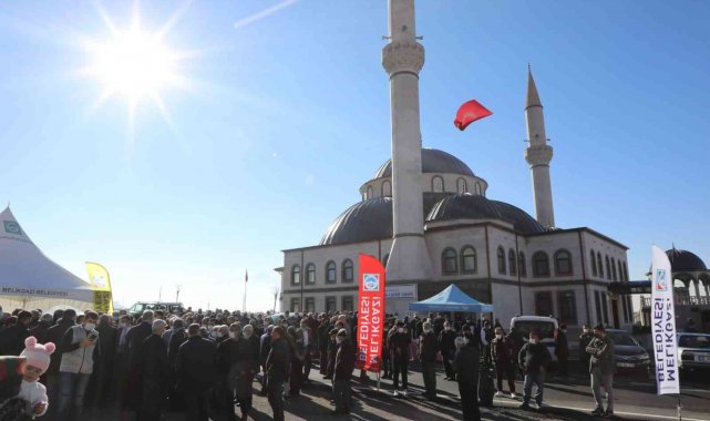 Hırka-i Şerif Cami dualarla ibadete açıldı