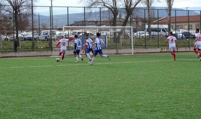 Hisarcık Belediyespor Süper Amatör Lig'de liderliği evinde bıraktı