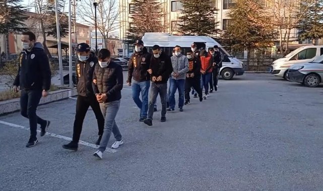 İddaa kuponu satma yalanıyla 451 bin TL'lik vurgun yaptılar