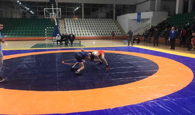 Iğdır&#039;da güreş turnuvası heyecanı sona erdi