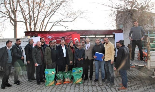 Iğdır'da mera ıslahından dolayı çiftçilere yem tohumu desteği