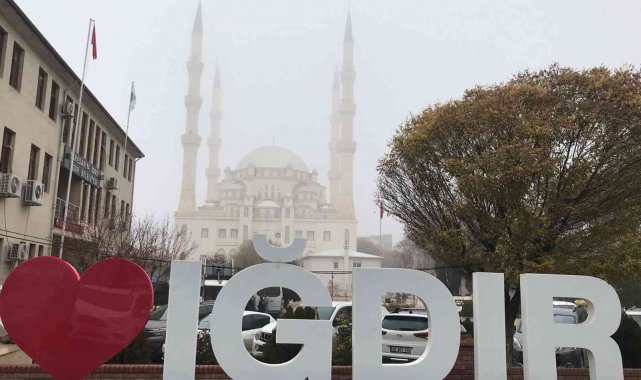 Iğdır'da sis etkili oluyor