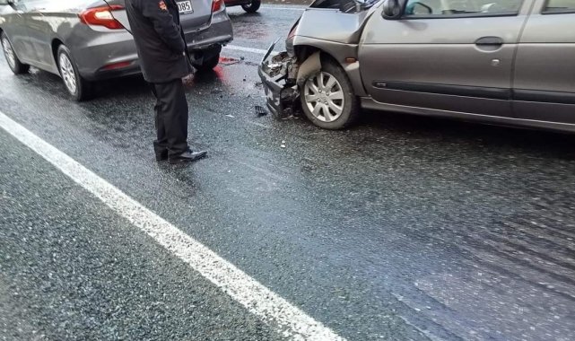 İki aracın karıştığı kazada 1 kişi yaralandı