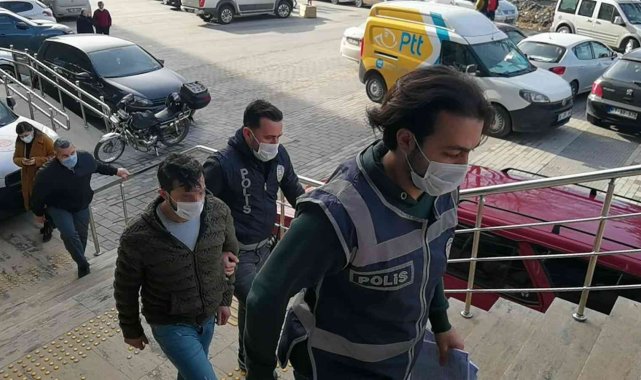 İki doktora görevi başında saldıran şüpheli adliyede