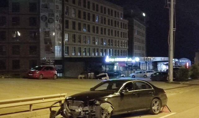 İki otomobil çarpıştı: 1 yaralı