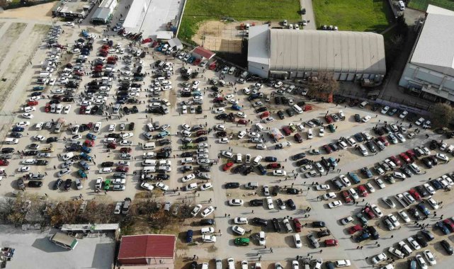 İkinci el oto pazarında işler açıldı, esnafın yüzü güldü
