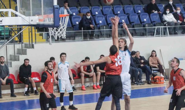 İlk yarıyı lider tamamladı