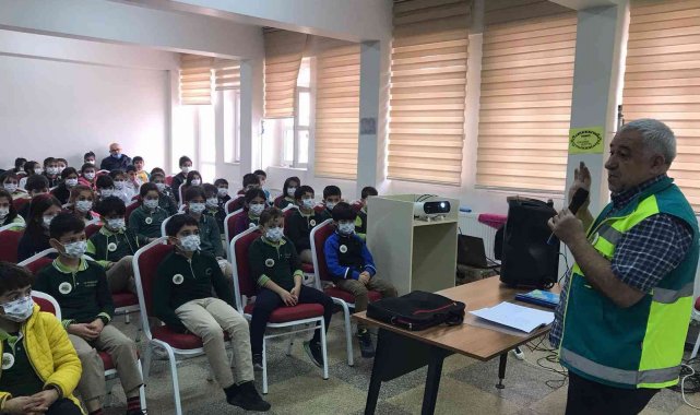 İlkokul öğrencilerine "Çevre yönetimi" konferansı