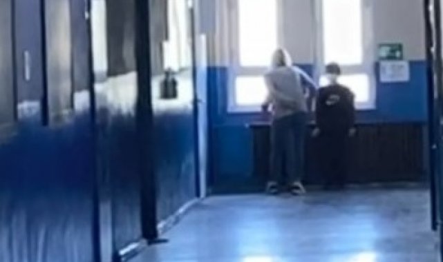 İlkokul öğrencisine cetvelli dayak