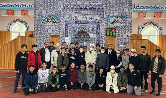 İmam Hatip Lisesi öğrencileri camide cemaatle buluştu