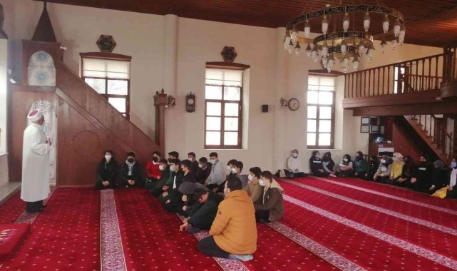 İmam hatip öğrencilerine cami adabı eğitimi