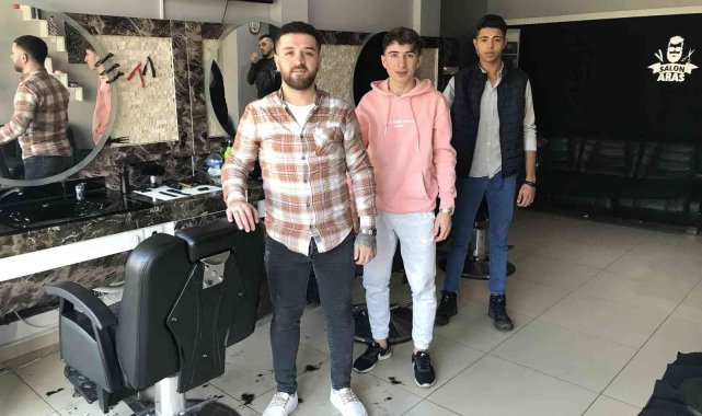 İmkansızlıklarla okuyan berber, ihtiyaç sahibi öğrencileri bedava tıraş edecek