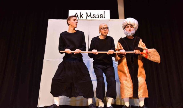 İnegöl Belediye Tiyatrosu Balıkesir&#039;de sahne aldı