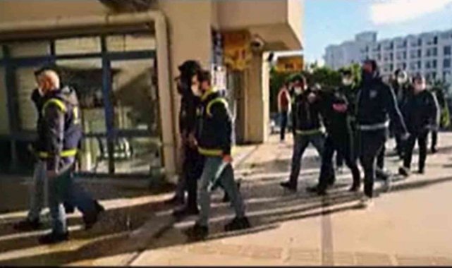 İngiliz bankalarını 32 milyon lira dolandırdılar