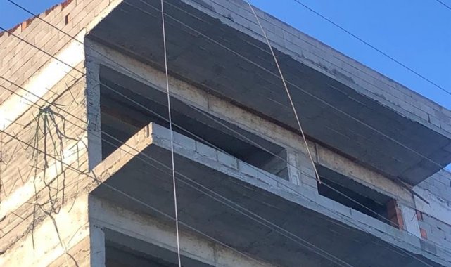 İnşaat işçisi elektrik akımına kapılarak yaralandı