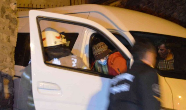 İran'dan İstanbul'a gezmeye geldiler, araçları sokakta sıkıştı