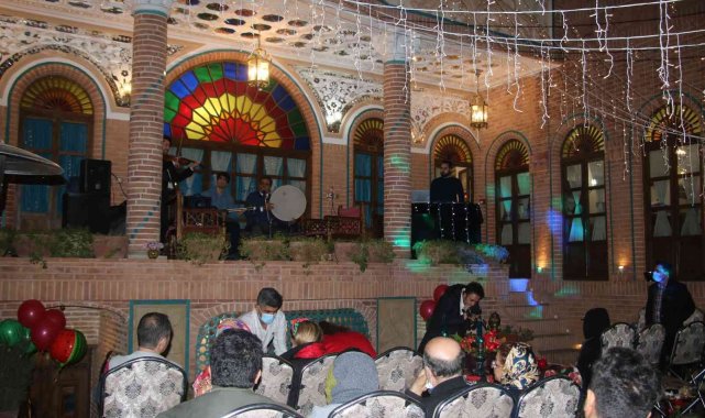 İranlılar yılın en uzun gecesi 'Şeb-i Yelda'yı coşkuyla kutladı