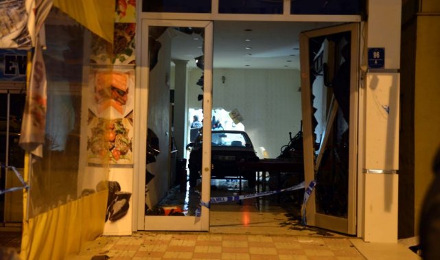 İş yerine arabayla dalan ortağını tabancayla vurdu: 1 ölü